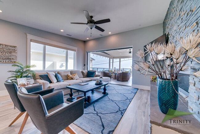 Photo - 1922 Cambridge Ave