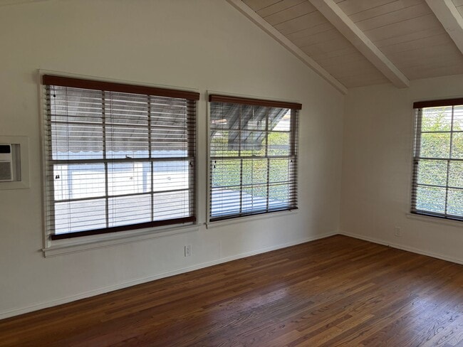 Photo - Kester Ave, 5069-5071 Unit 5071