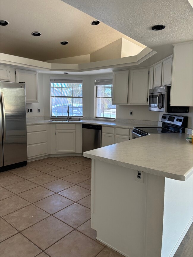 Kitchen - 5642 W Villa Theresa Dr