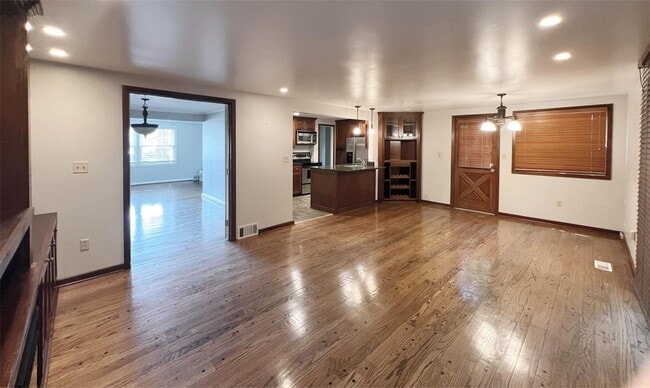 SEE IT NOW: Elegant Home in Prairie Villag... - SEE IT NOW: Elegant Home in Prairie Villag...