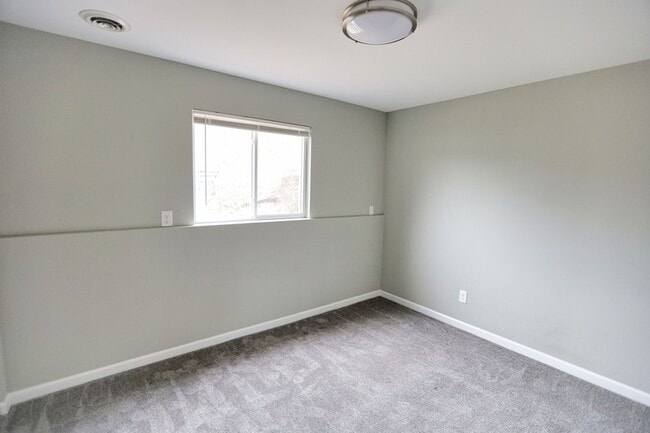 Photo - 865 Grand Ave NE Unit #C