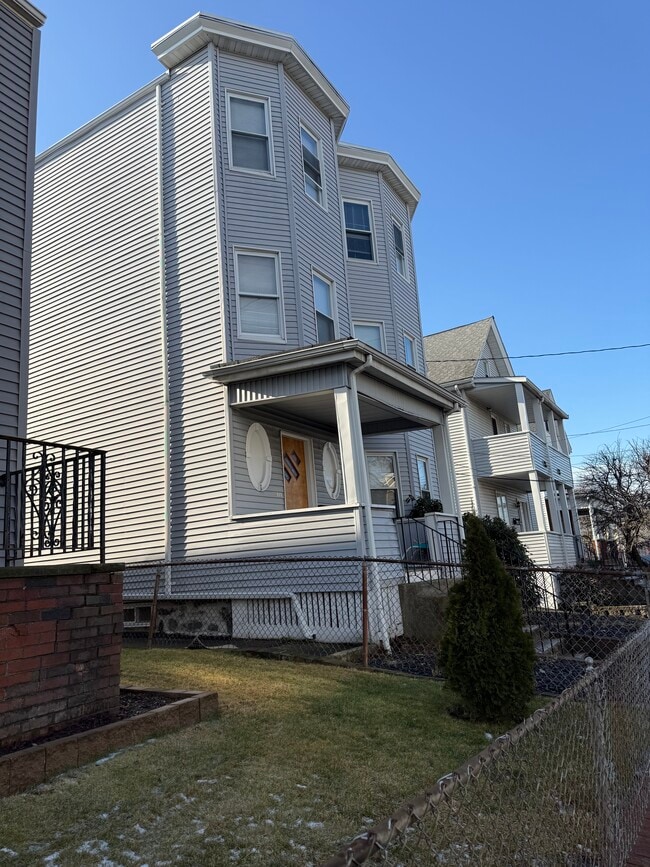 Building Photo - 11 Forest Ave Unit 11 Forest Ave