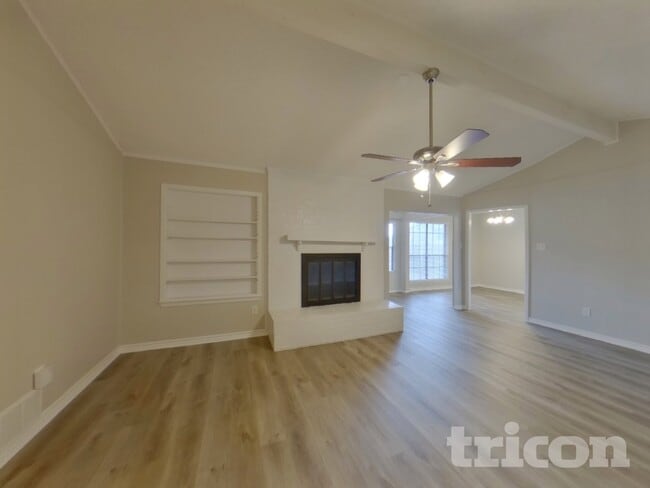 Photo - 1020 Almond Dr
