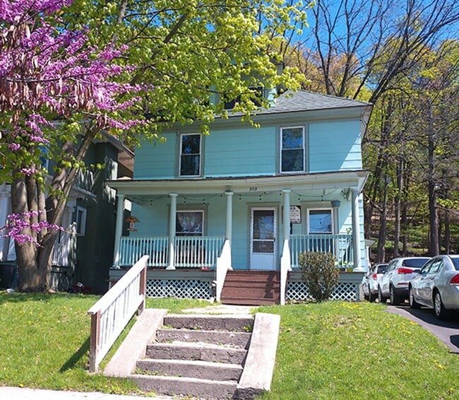 Photo - 909 Lancaster Ave