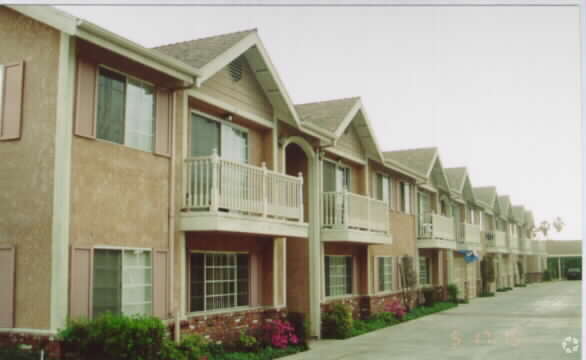 Raintree Apartments - Raintree Apartments