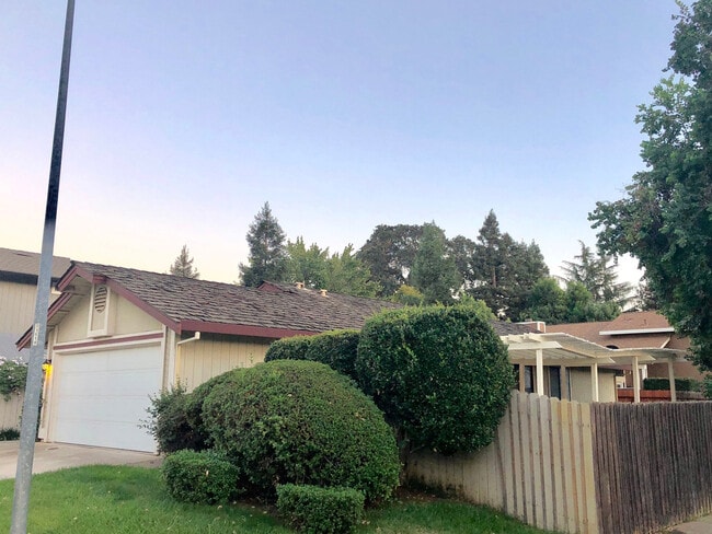 Photo - AVAILABLE FOR MOVE IN ON 8/1/26 -  RECENTLY RENOVATED 3 BED, 2 BATH 1 STORY ON LARGE CORNER LOT