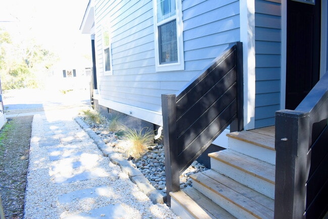 Photo - 414 Queen St