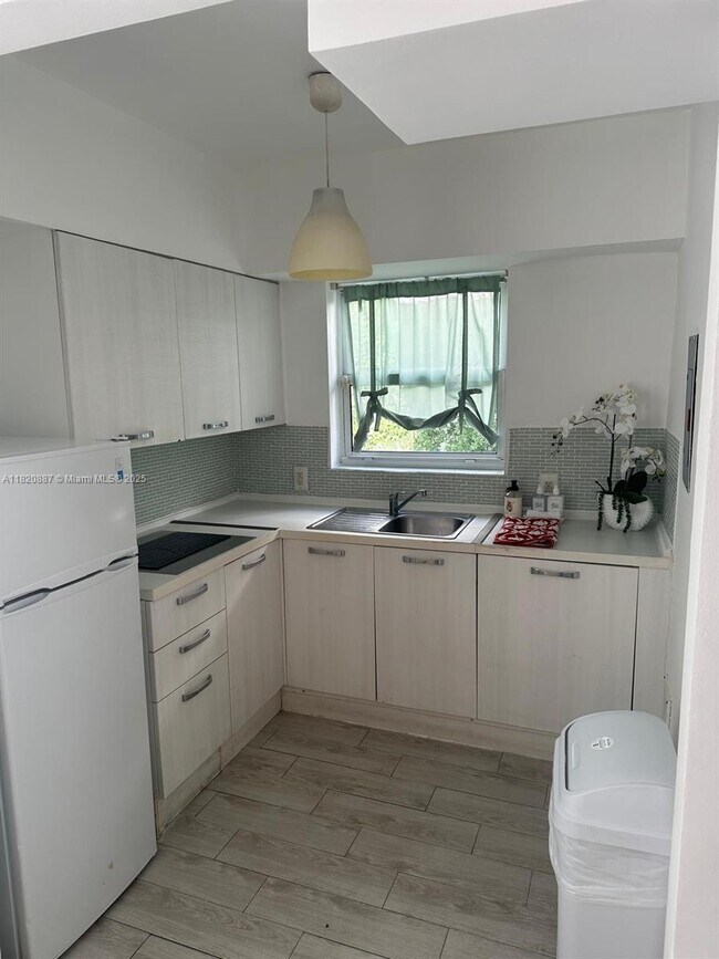 Photo - 1600 Pennsylvania Ave Unit 10