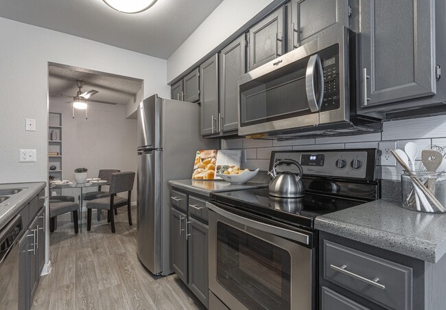 Upgraded Kitchen with Stainless Steel Appliance Package