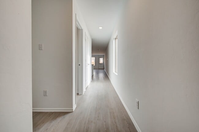 Photo - 2011 Delphine Dr