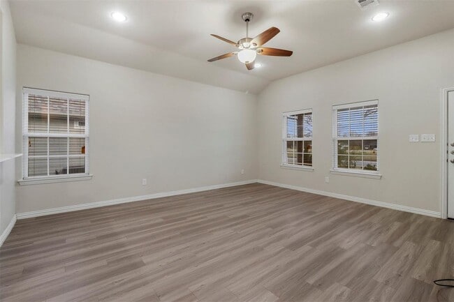 Photo - 731 W Morton St