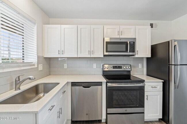 Photo - 1707 N 18th St Unit B11