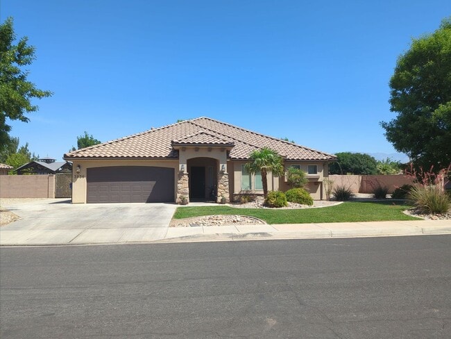 Building Photo - Inviting 4 Bedroom Home in Washington