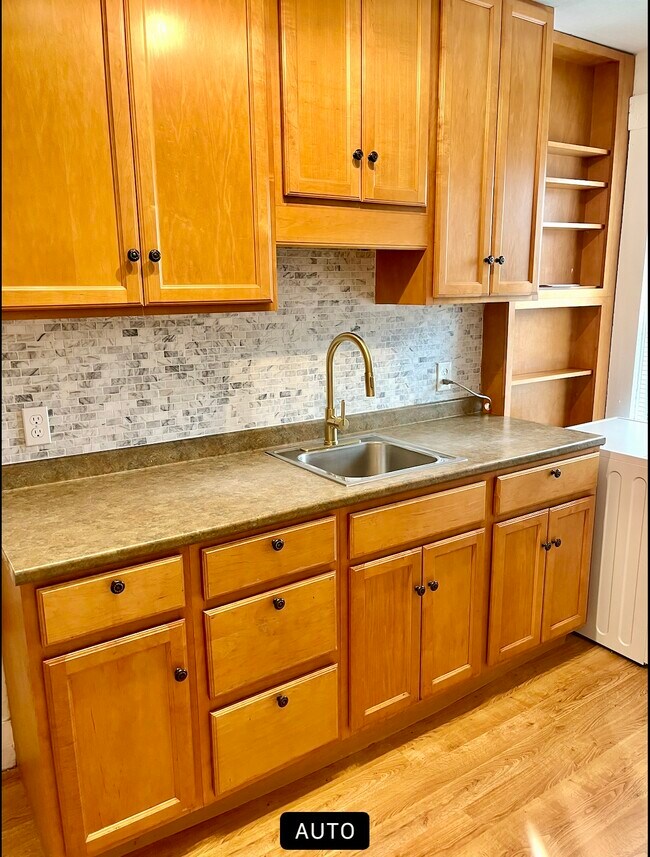 Photo - 146 Hanover St