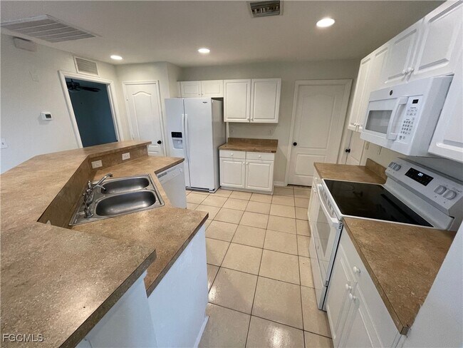 Photo - 2803 56th St W