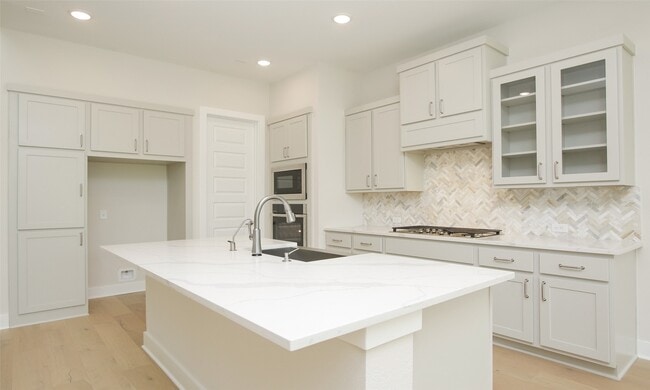 Building Photo - 8018 Hingham Ln