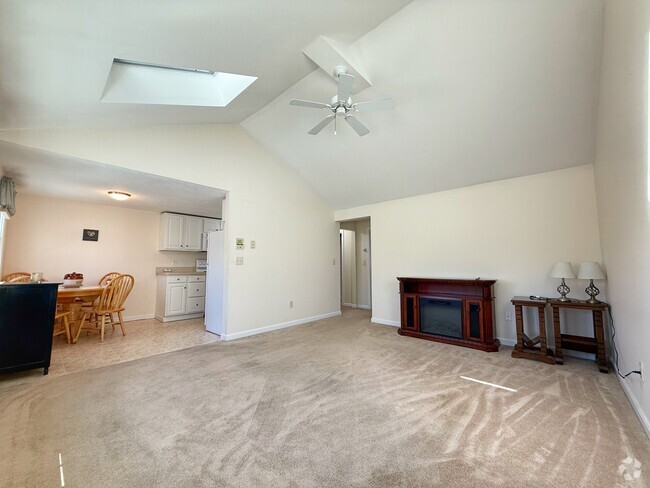 Building Photo - 78 Center St Unit 2-13 Rental