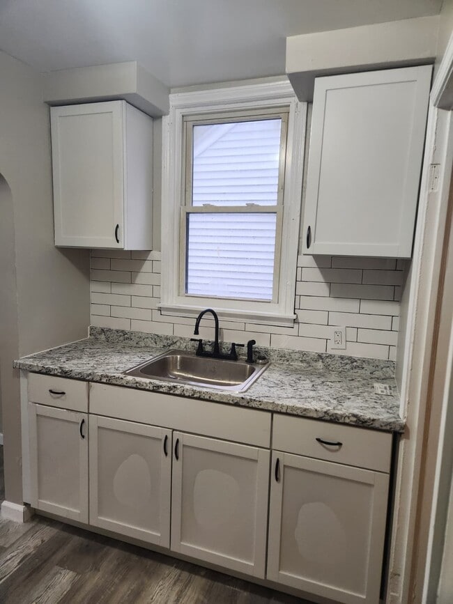 Kitchen - 14945 Lappin St