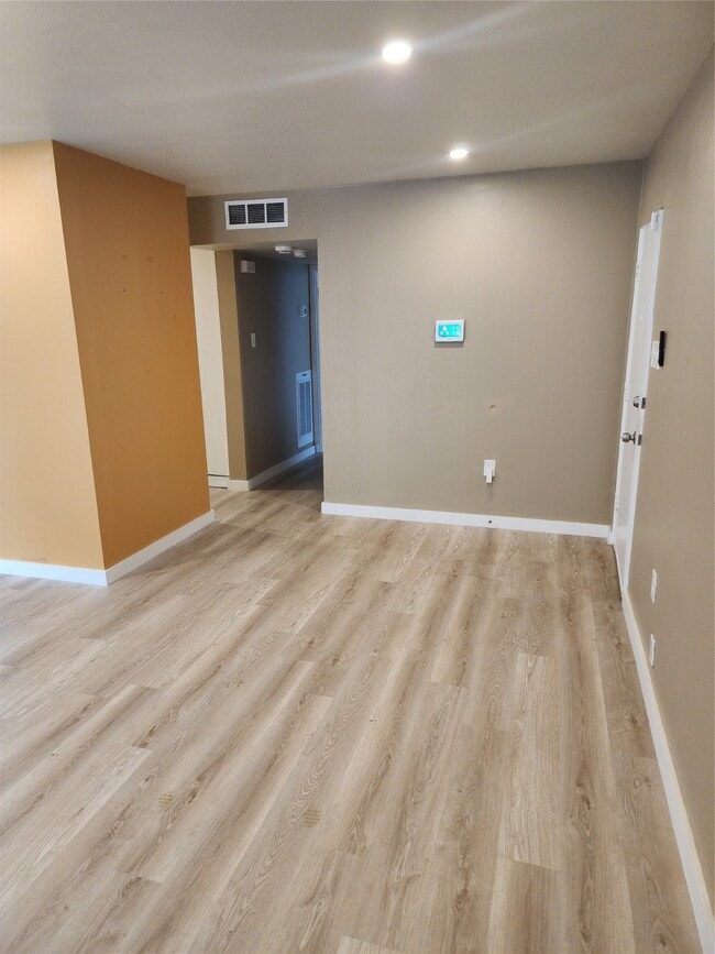 Photo - 513 S Post Oak Ln