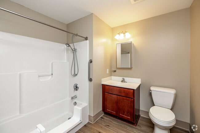1BR, 1BA - 765SF - Bathroom
