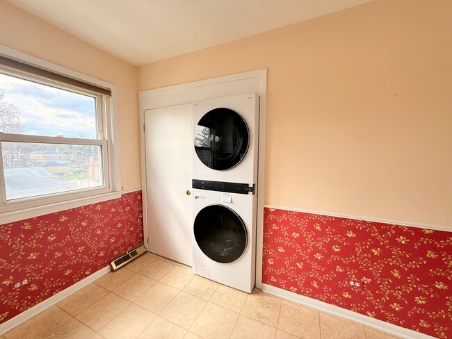 Photo - 4220 Oakton St