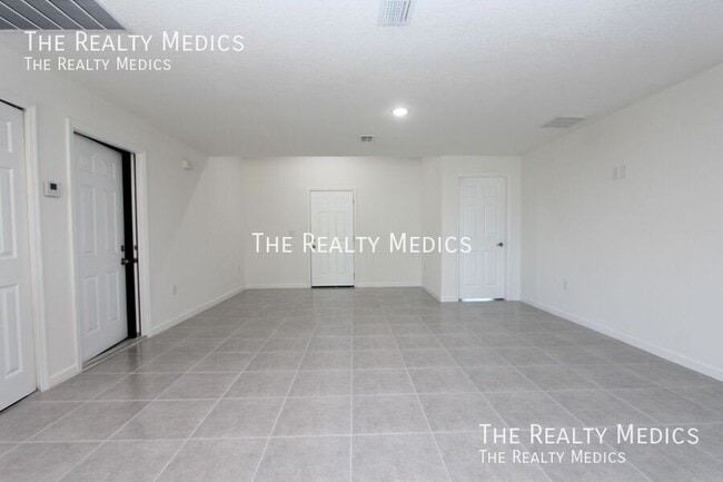 Photo - 485 Bridgeport Ave NW