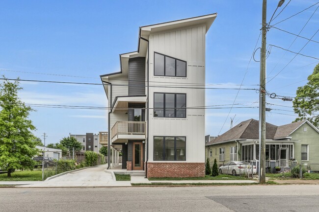 Photo - 1130 E 14th St Townhome