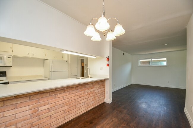 Building Photo - 8810 Ilona Ln Unit 4