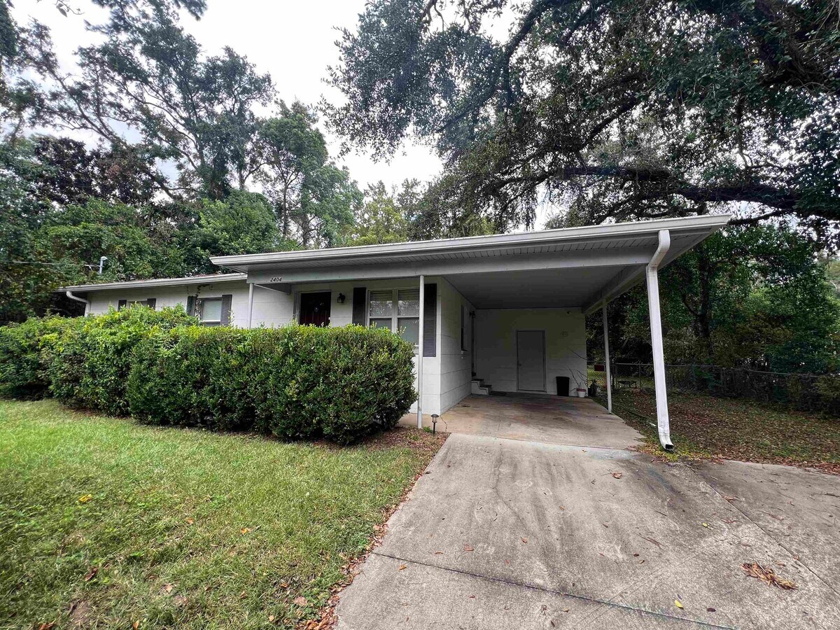 Photo - 2404 Jackson Bluff Rd House