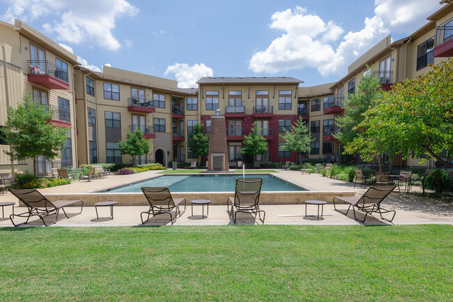 Piscina - DeSoto Town Center Apartamentos