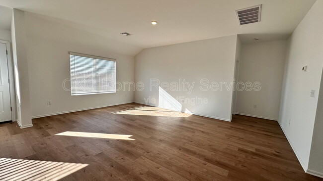 Photo - 16201 Harvester