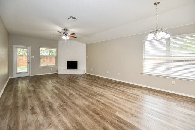 Photo - 709 Silverleaf Ct