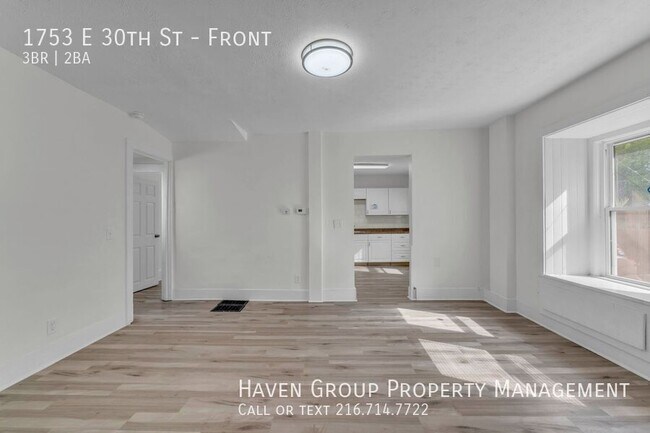 1753 E 30th St Unidad Front