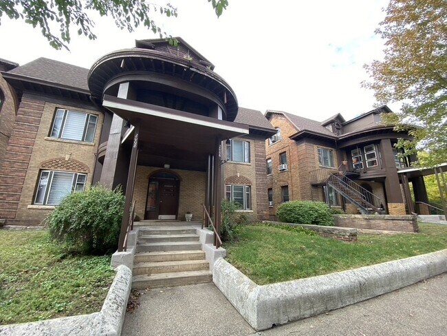 Photo - Rear entry private Second floor 1 Bed 1 Bath Historic Preserved Douglas Apartments in Desirable L... Unidad 8