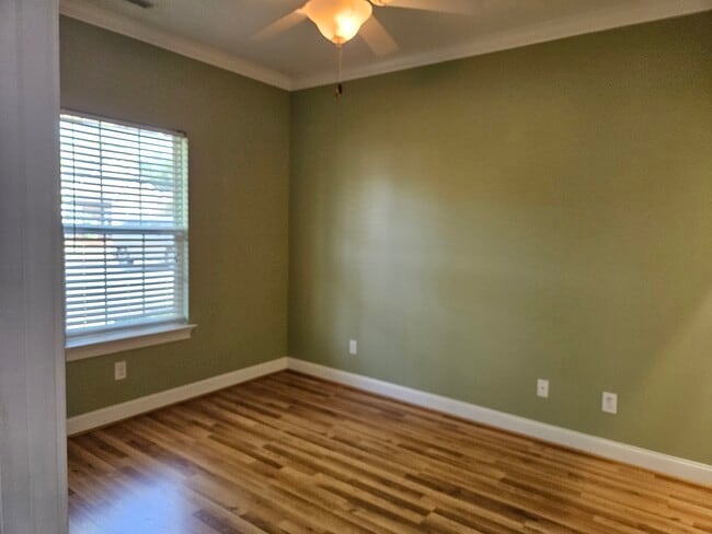 Photo - 1712 Stonebriar Dr NE