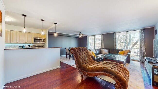 Living Room - 1055 River Rd Condo Unit 209