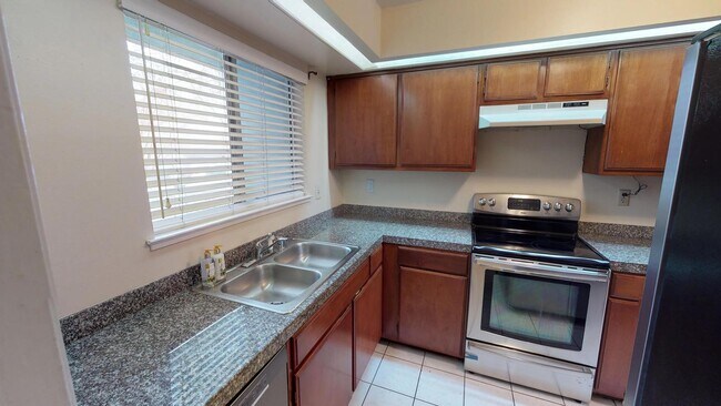 Photo - 702 Cassia St