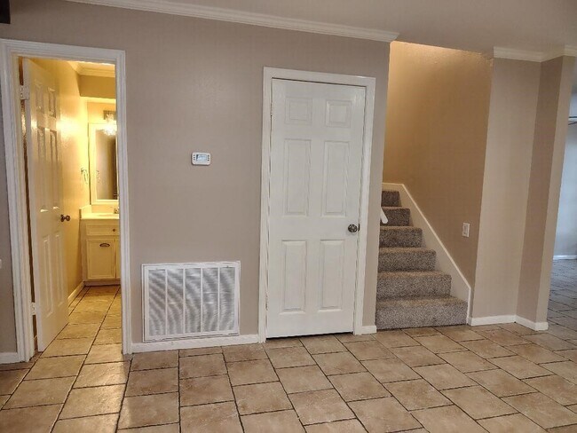 Photo - 2823 Whitman Dr