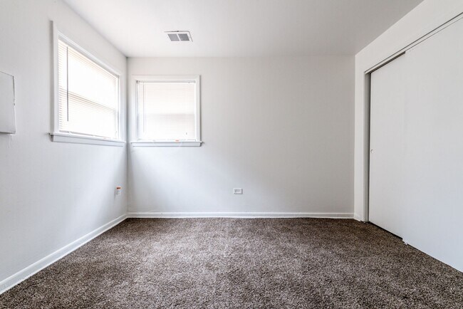 8855 S Cottage Grove Ave