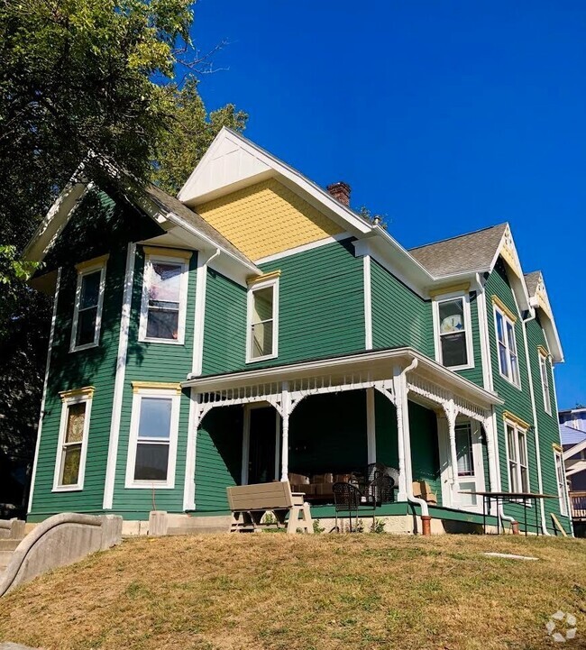 Building Photo - 123 E 8th St Unit 123 E. 8th St Rental