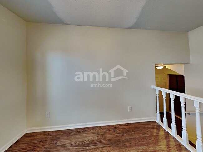 Photo - 2114 Debbie Ln