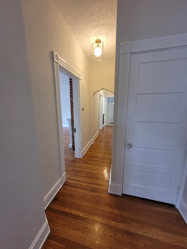 Sala - 2029 Crown Ave Unidad APT #1