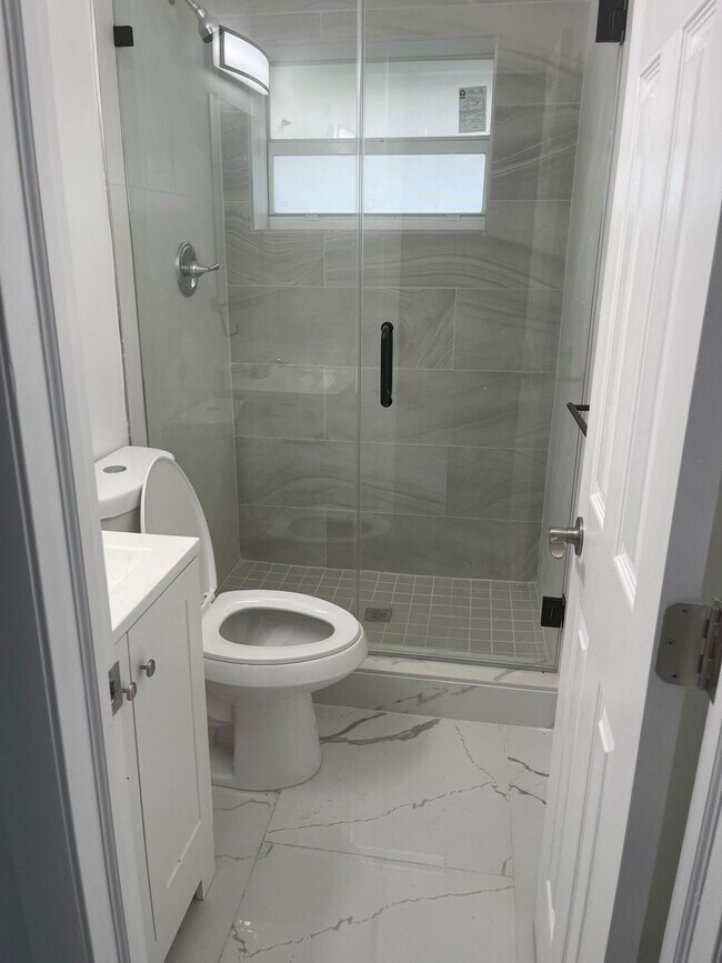 Photo - 6097 Rodman St