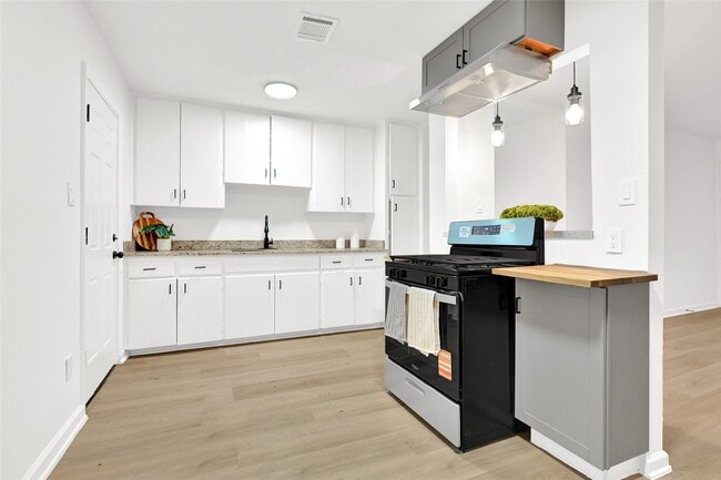 Photo - 3129 Airport Blvd