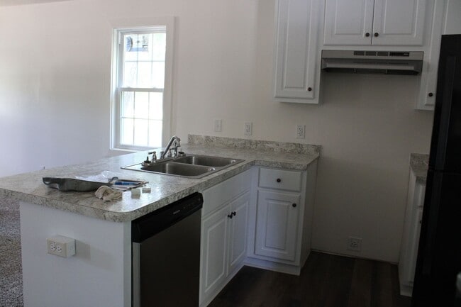 Photo - 2827 Lancaster Rd NW