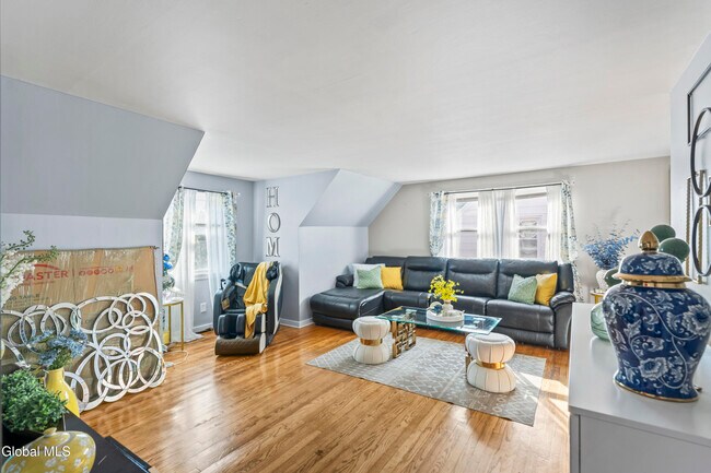 Photo - 321 Hackett Blvd