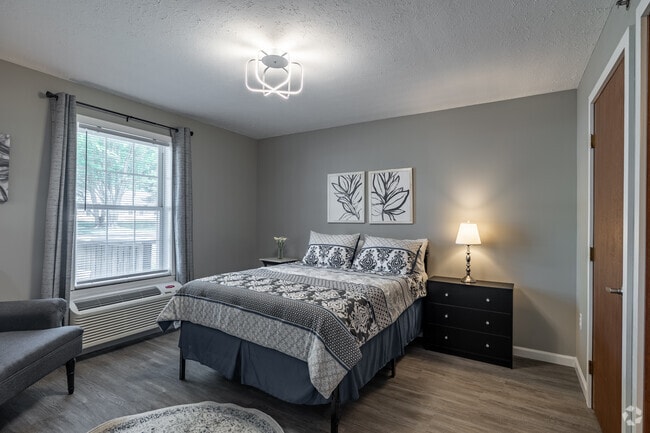 1BR, 1BA - 489SF - Bedroom - Evergreen Park of Stow