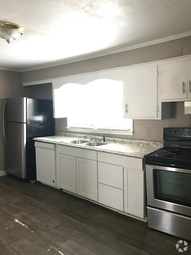Building Photo - Coming soon! 3 bed house!! Stainless Steel...