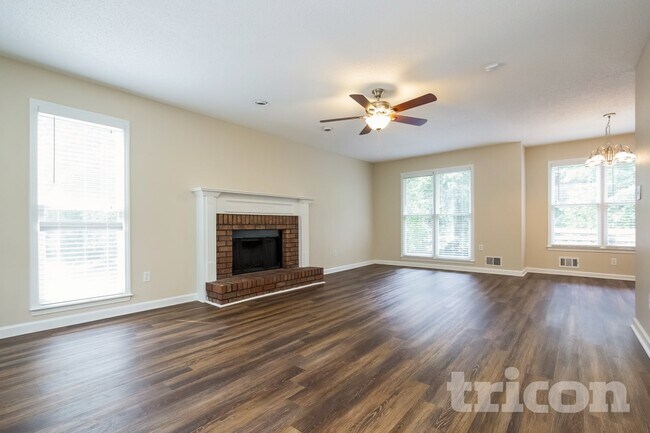 Photo - 53 Abbington Ln