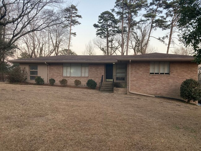 Three bedroom two bath home in Hoover righ... - Three bedroom two bath home in Hoover righ...